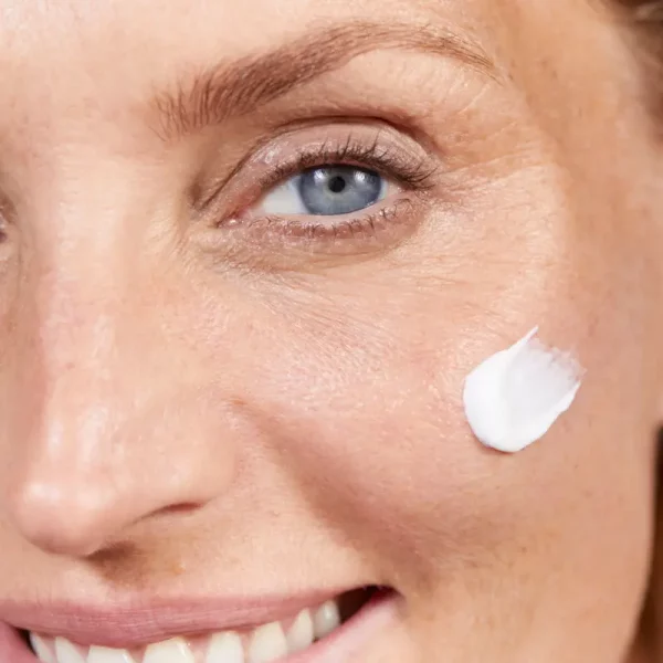 AVÉNE TOLERANCE HYDRA-10 FLUIDO HIDRATANTE 40ml - Imagen 2