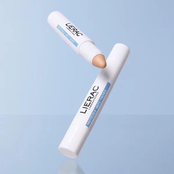 LIERAC PROTOCOLO ANTIMANCHAS STICK CON COLOR SPF50 2.7G - Imagen 2